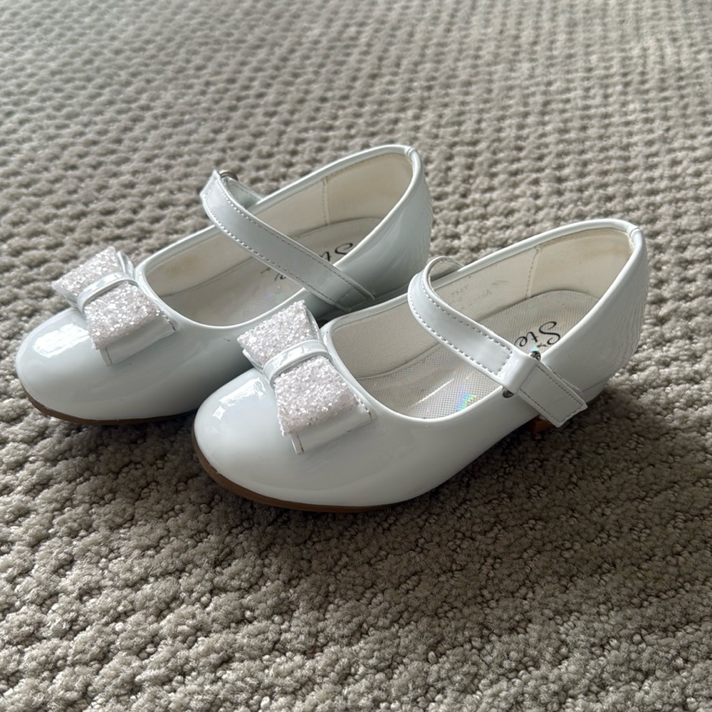 Girls size 7 Toddler White Mary Jane Dress Shoes. Stella brand